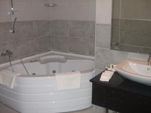 Dragos Resort Hotel Spa Restaurant Istanbul Bagian luar foto